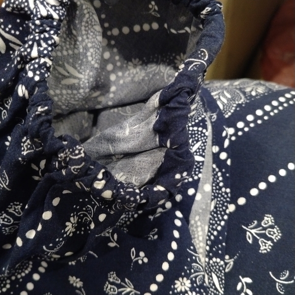 EC GAP Long Sleeve Ruffle Neck Bandana Print Top - Picture 3 of 5